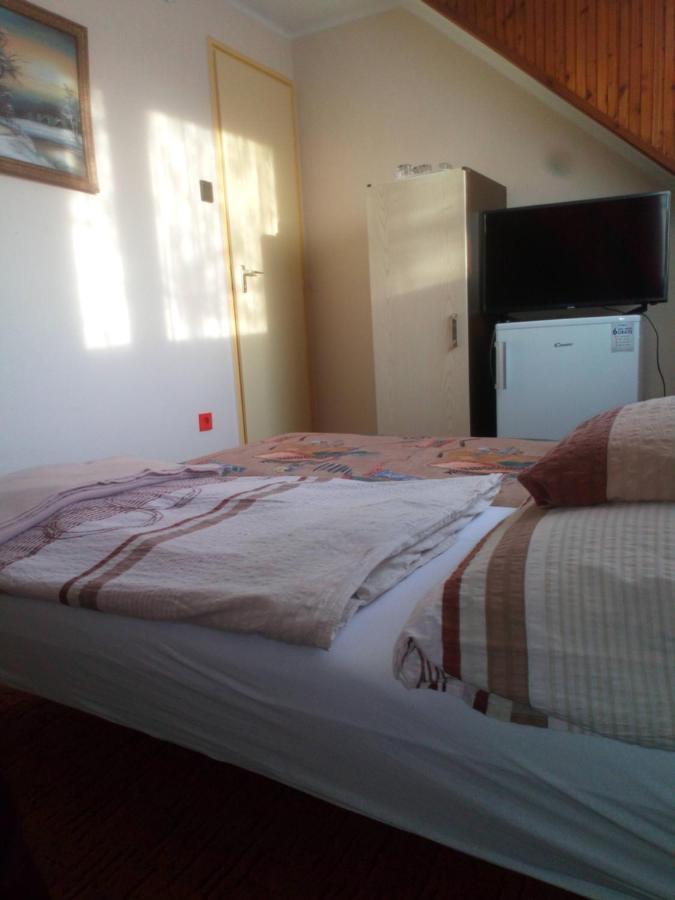 Agria Retur Vendeghaz Hotel Eger Luaran gambar
